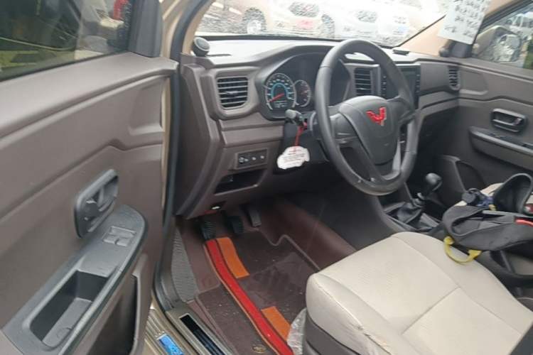 Used Wuling Hongguang V 2022 1.5L Enjoy Edition Hydraulic Power Steering LAR Driver Seat