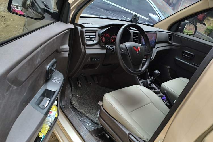 Used Wuling Hongguang V 2022 1.5L Jingqu Edition Electric-Assist LAR Driver Seat