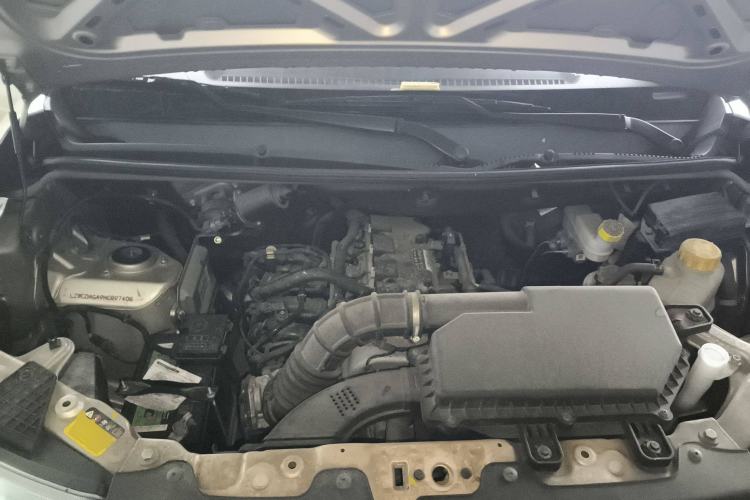 Used Wuling Hongguang V 2022 1.5L Jingqu Edition Enclosed-Window Vehicle with Hydraulic Power Steering LAR Engine Bay