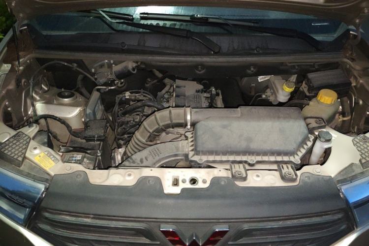 Used Wuling Hongguang V 2022 1.5L Jingqu Edition Electric-Assist LAR Engine Bay