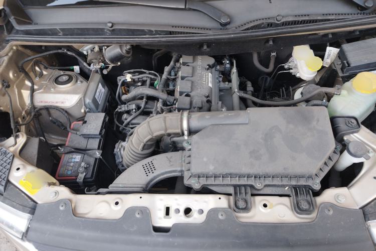 Used Wuling Hongguang V 2022 1.5L Jingqu Edition Enclosed-Window Vehicle with Electric Power Steering LAR Engine Bay