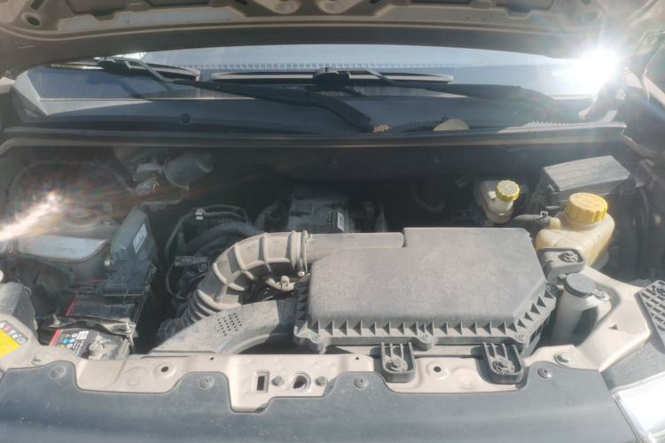 Used Wuling Hongguang V 2022 1.5L Jingqu Version Hydraulic Power Steering LAR Engine Bay