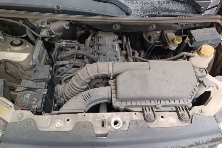 Used Wuling Hongguang V 2022 1.5L Jingqu Edition Enclosed-Window Vehicle with Hydraulic Power Steering LAR Engine Bay
