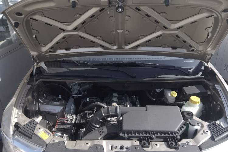 Used Wuling Hongguang V 2022 1.5L Jingqu Edition Electric-Assist LAR Engine Bay