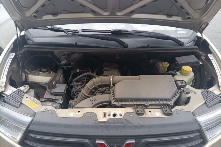Used Wuling Hongguang V 2022 1.5L Jingqu Edition Electric-Assist LAR Engine Bay
