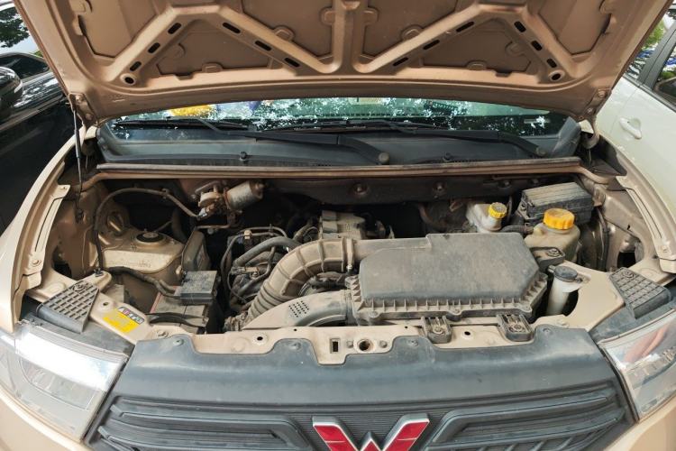 Used Wuling Hongguang V 2022 1.5L Jingqu Version Hydraulic Power Steering LAR Engine Bay