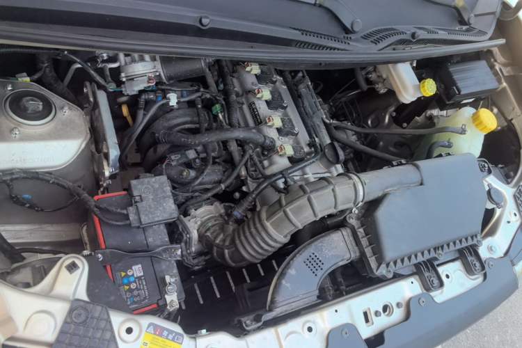 Used Wuling Hongguang V 2022 1.5L Jingqu Edition Electric-Assist LAR Engine Bay