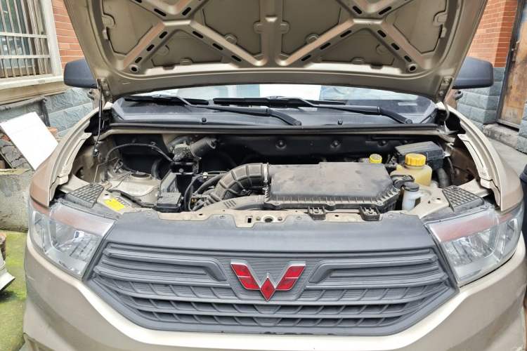 Used Wuling Hongguang V 2022 1.5L Jingqu Edition Electric-Assist LAR Engine Bay