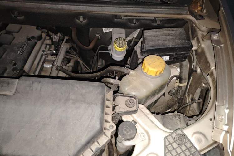 Used Wuling Hongguang V 2022 1.5L Jingqu Edition Electric-Assist LAR Engine Bay Left
