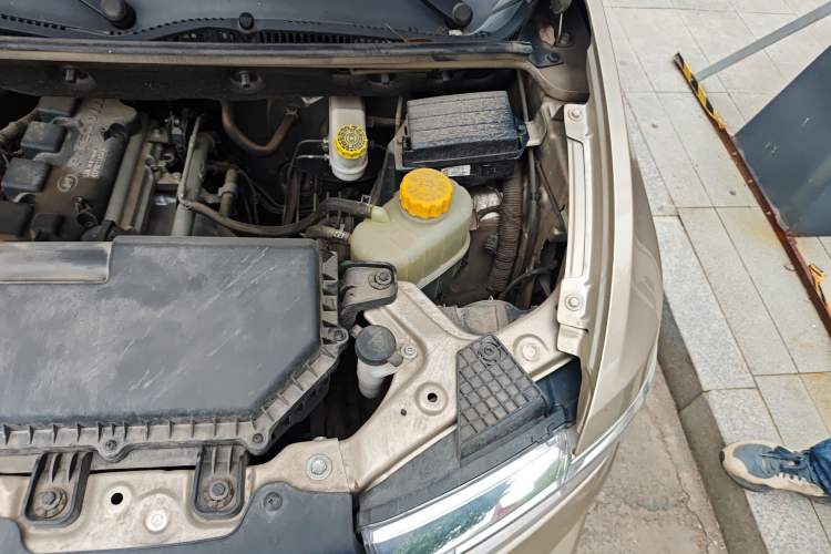 Used Wuling Hongguang V 2022 1.5L Jingqu Edition Electric-Assist LAR Engine Bay Left