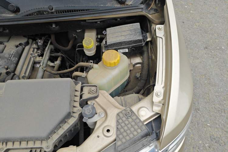 Used Wuling Hongguang V 2022 1.5L Jingqu Edition Electric-Assist LAR Engine Bay Left