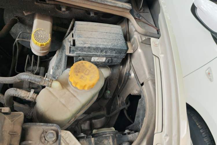Used Wuling Hongguang V 2022 1.5L Jingqu Version Hydraulic Power Steering LAR Engine Bay Left