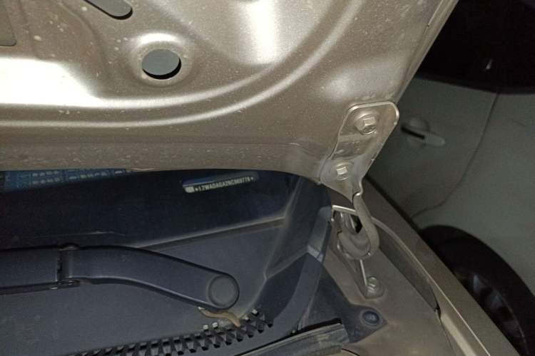 Used Wuling Hongguang V 2022 1.5L Jingqu Edition Electric-Assist LAR Engine Bay Left