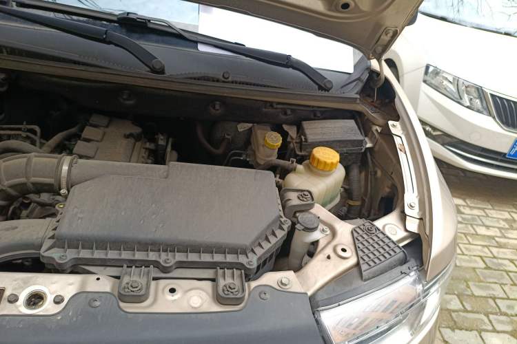 Used Wuling Hongguang V 2022 1.5L Jingqu Version Hydraulic Power Steering LAR Engine Bay Left