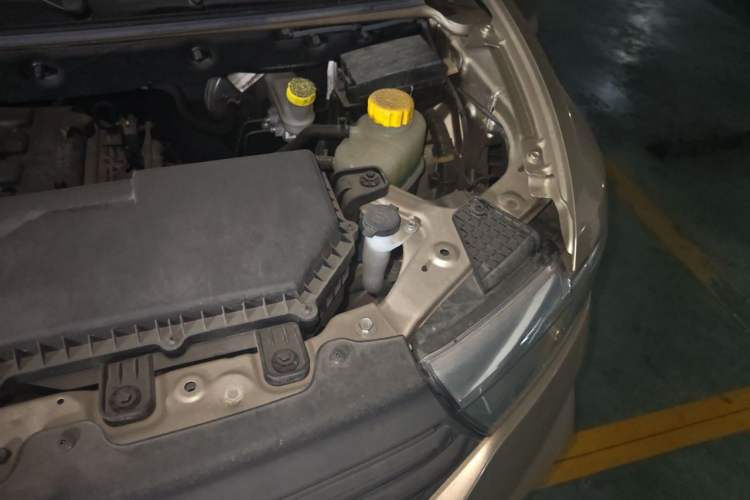 Used Wuling Hongguang V 2022 1.5L Jingqu Edition Electric-Assist LAR Engine Bay Left