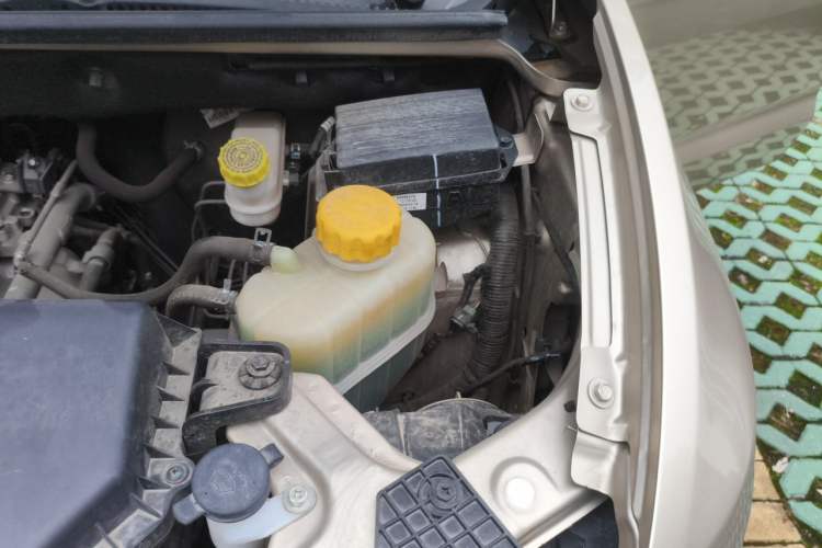 Used Wuling Hongguang V 2022 1.5L Jingqu Edition Electric-Assist LAR Engine Bay Left