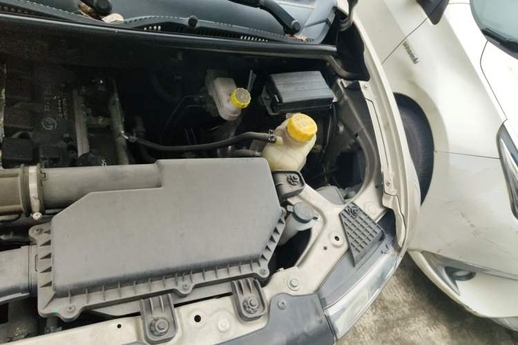 Used Wuling Hongguang V 2022 1.5L Jingqu Version Hydraulic Power Steering LAR Engine Bay Left