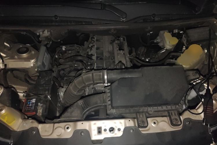 Used Wuling Hongguang V 2022 1.5L Jingqu Version Hydraulic Power Steering LAR Engine Bay