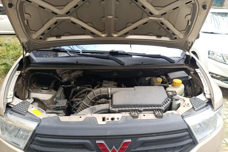 Used Wuling Hongguang V 2022 1.5L Jingqu Version Hydraulic Power Steering LAR Engine Bay