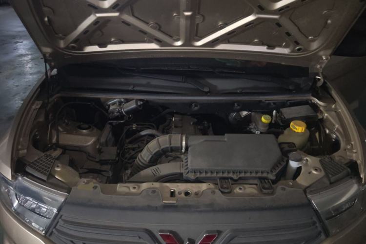 Used Wuling Hongguang V 2022 1.5L Jingqu Edition Electric-Assist LAR Engine Bay