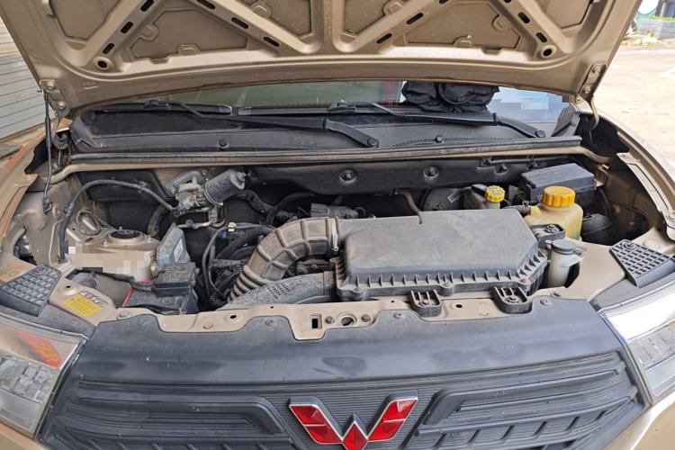 Used Wuling Hongguang V 2022 1.5L Jingqu Edition Enclosed-Window Vehicle with Electric Power Steering LAR Engine Bay