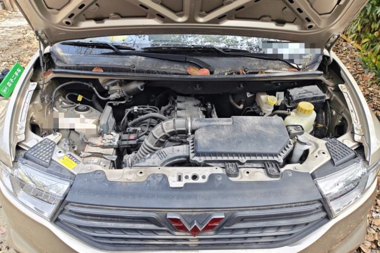 Used Wuling Hongguang V 2022 1.5L Jingqu Edition Enclosed-Window Vehicle with Hydraulic Power Steering LAR Engine Bay