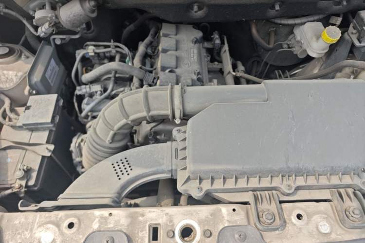 Used Wuling Hongguang V 2022 1.5L Jingqu Version Hydraulic Power Steering LAR Engine Bay