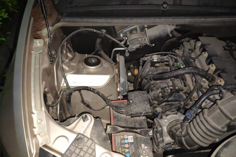 Used Wuling Hongguang V 2022 1.5L Jingqu Edition Electric-Assist LAR Engine Bay Right