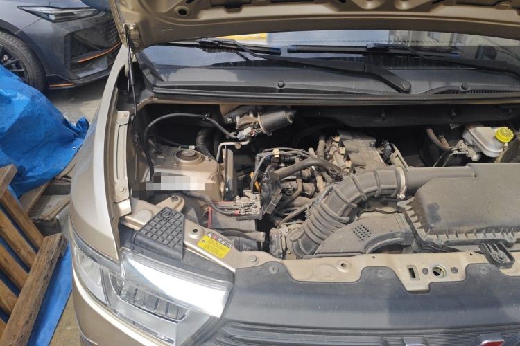 Used Wuling Hongguang V 2022 1.5L Jingqu Edition Electric-Assist LAR Engine Bay Right