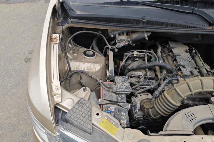 Used Wuling Hongguang V 2022 1.5L Jingqu Edition Electric-Assist LAR Engine Bay Right