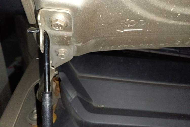 Used Wuling Hongguang V 2022 1.5L Jingqu Edition Electric-Assist LAR Engine Bay Right