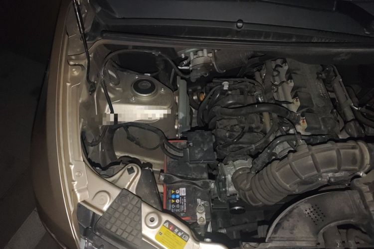 Used Wuling Hongguang V 2022 1.5L Jingqu Version Hydraulic Power Steering LAR Engine Bay Right
