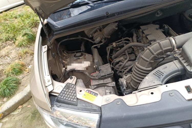 Used Wuling Hongguang V 2022 1.5L Jingqu Version Hydraulic Power Steering LAR Engine Bay Right