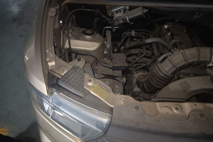 Used Wuling Hongguang V 2022 1.5L Jingqu Edition Electric-Assist LAR Engine Bay Right