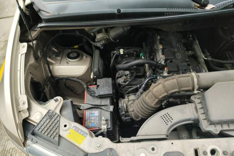 Used Wuling Hongguang V 2022 1.5L Jingqu Version Hydraulic Power Steering LAR Engine Bay Right