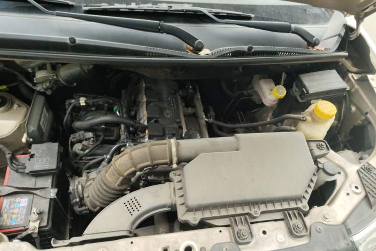 Used Wuling Hongguang V 2022 1.5L Jingqu Version Hydraulic Power Steering LAR Engine Bay
