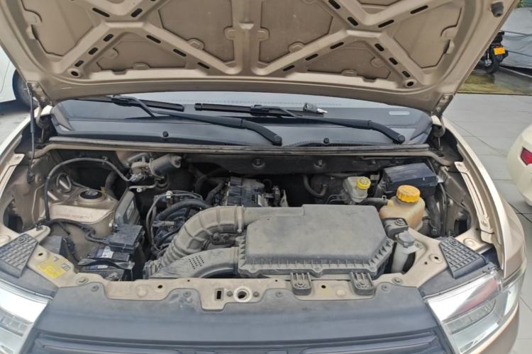 Used Wuling Hongguang V 2022 1.5L Jingqu Edition Electric-Assist LAR Engine Bay