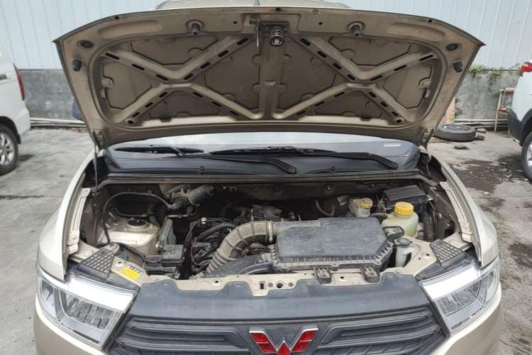 Used Wuling Hongguang V 2022 1.5L Jingqu Version Hydraulic Power Steering LAR Engine Bay