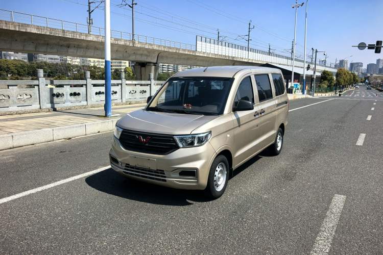 Used Wuling Hongguang V 2022 1.5L Jingqu Edition Electric-Assist LAR Exterior 1