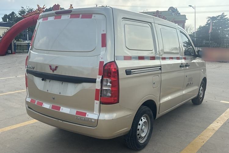 Used Wuling Hongguang V 2022 1.5L Jingqu Edition Enclosed-Window Vehicle with Hydraulic Power Steering LAR Exterior 2