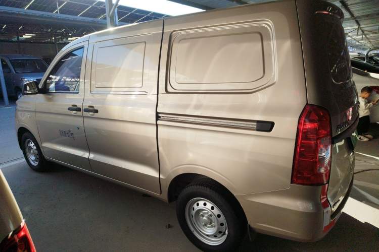 Used Wuling Hongguang V 2022 1.5L Jingqu Edition Enclosed-Window Vehicle with Electric Power Steering LAR Exterior 3