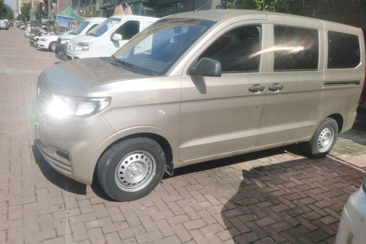 Used Wuling Hongguang V 2022 1.5L Jingqu Version Hydraulic Power Steering LAR Exterior 3
