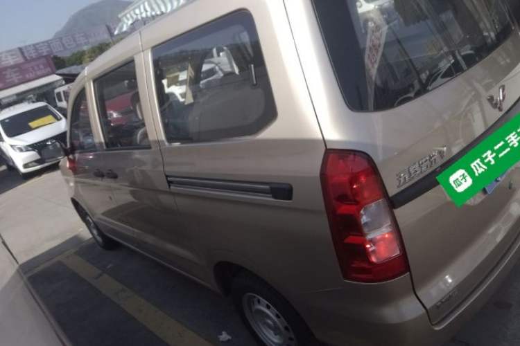 Used Wuling Hongguang V 2022 1.5L Jingqu Edition Electric-Assist LAR Exterior 3