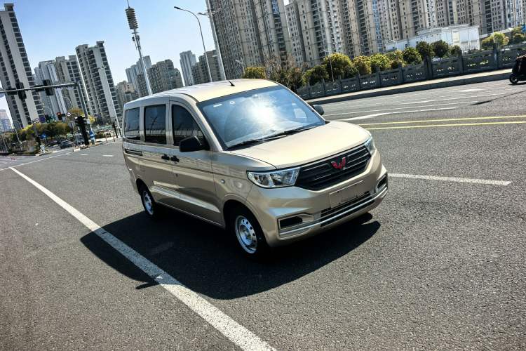 Used Wuling Hongguang V 2022 1.5L Jingqu Edition Electric-Assist LAR Exterior 3
