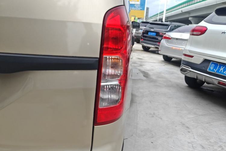 Used Wuling Hongguang V 2022 1.5L Jingqu Edition Electric-Assist LAR Exterior 3