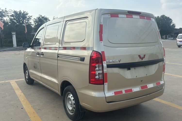 Used Wuling Hongguang V 2022 1.5L Jingqu Edition Enclosed-Window Vehicle with Hydraulic Power Steering LAR Exterior 5