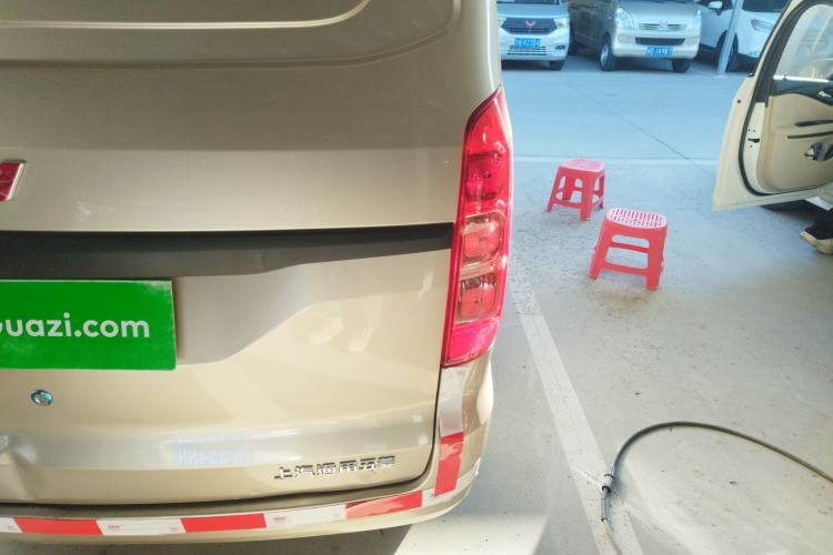 Used Wuling Hongguang V 2022 1.5L Jingqu Edition Enclosed-Window Vehicle with Electric Power Steering LAR Exterior 6