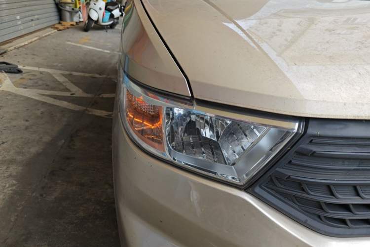 Used Wuling Hongguang V 2022 1.5L Jingqu Edition Enclosed-Window Vehicle with Electric Power Steering LAR Exterior 6