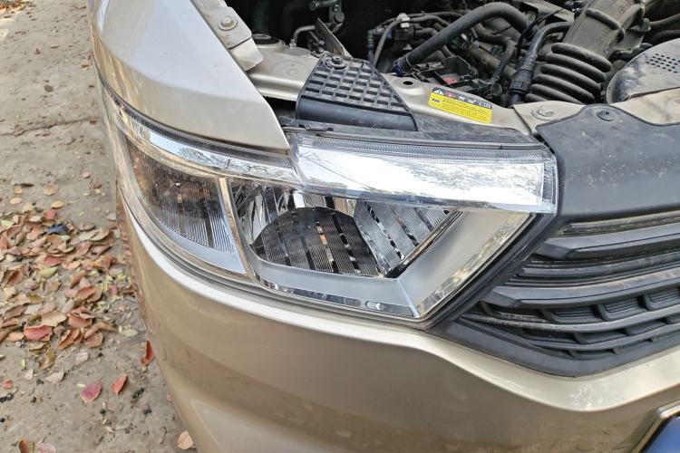 Used Wuling Hongguang V 2022 1.5L Jingqu Edition Enclosed-Window Vehicle with Hydraulic Power Steering LAR Exterior 6