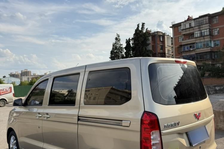 Used Wuling Hongguang V 2022 1.5L Enjoy Edition Hydraulic Power Steering LAR Exterior 9